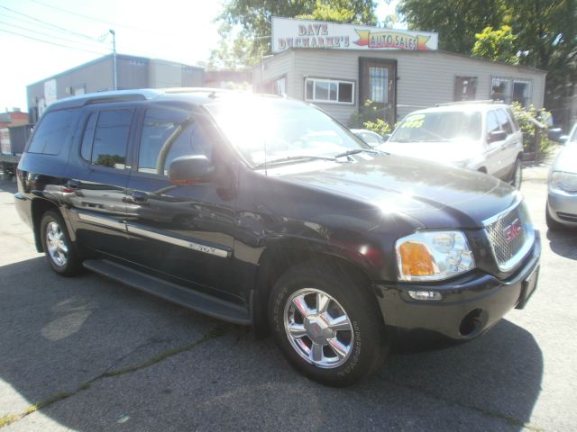 GMC Envoy XUV 2004 photo 2