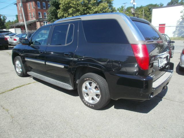 GMC Envoy XUV 2004 photo 3