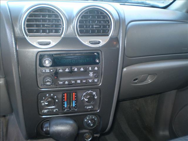 GMC Envoy XUV 2004 photo 5