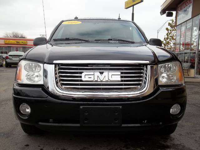 GMC Envoy XUV 2004 photo 1