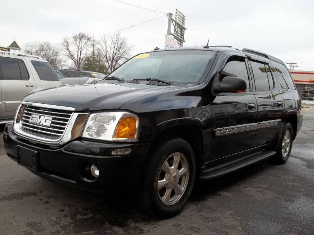 GMC Envoy XUV 2004 photo 2