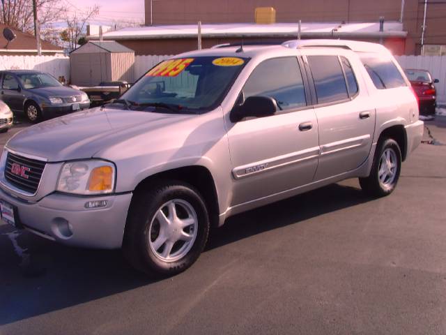 GMC Envoy XUV 2004 photo 2