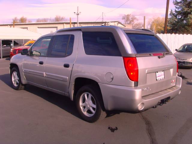 GMC Envoy XUV 2004 photo 3