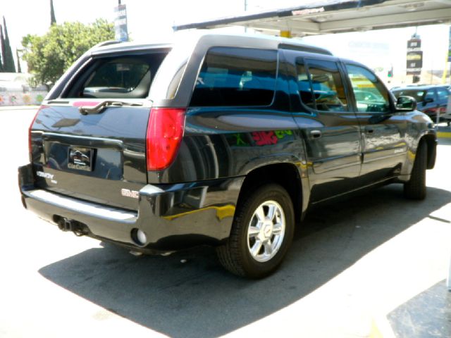 GMC Envoy XUV 2004 photo 1