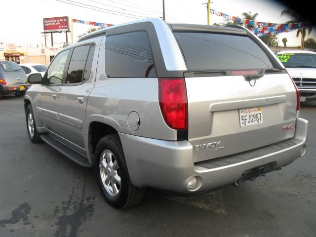 GMC Envoy XUV 2004 photo 1