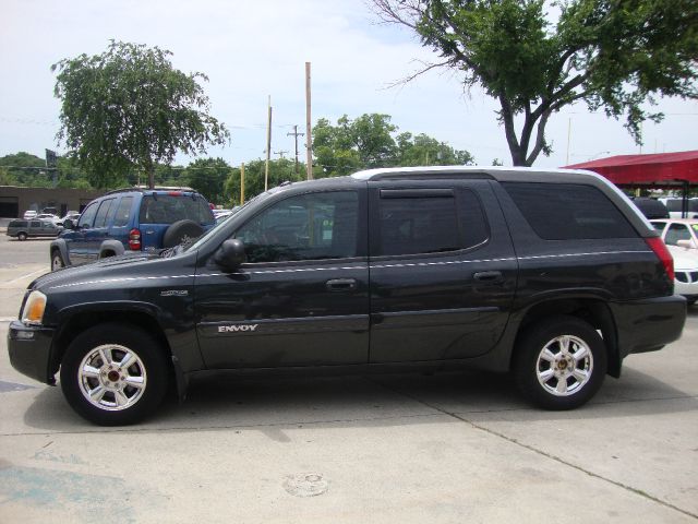 GMC Envoy XUV 2004 photo 3