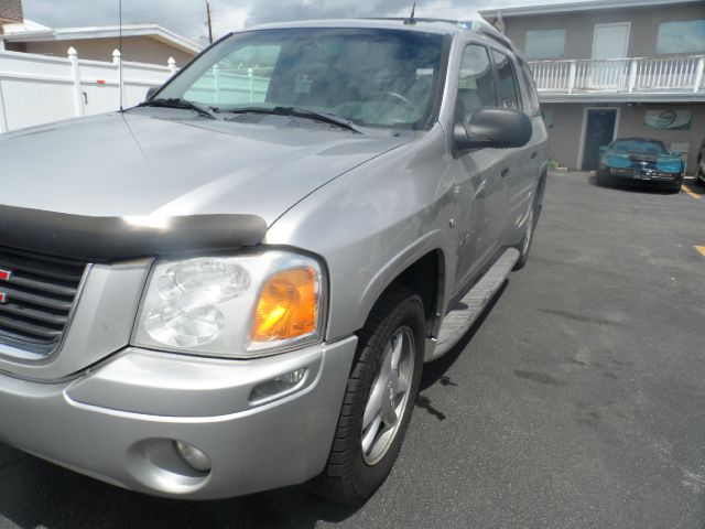 GMC Envoy XUV 2004 photo 3