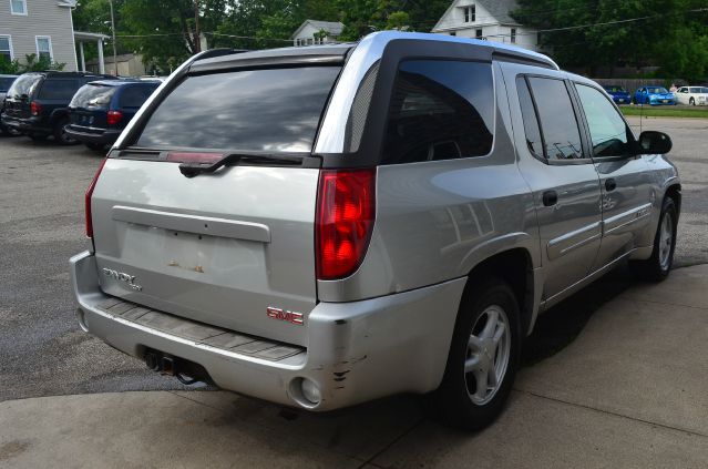 GMC Envoy XUV 2004 photo 2