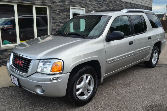 GMC Envoy XUV 2004 photo 3