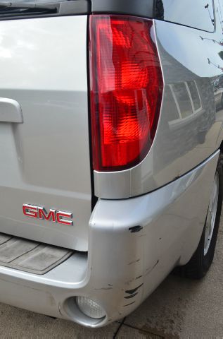 GMC Envoy XUV 2004 photo 4