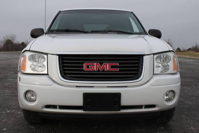 GMC Envoy XUV 2004 photo 1