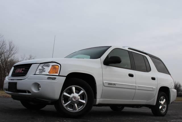 GMC Envoy XUV 2004 photo 2