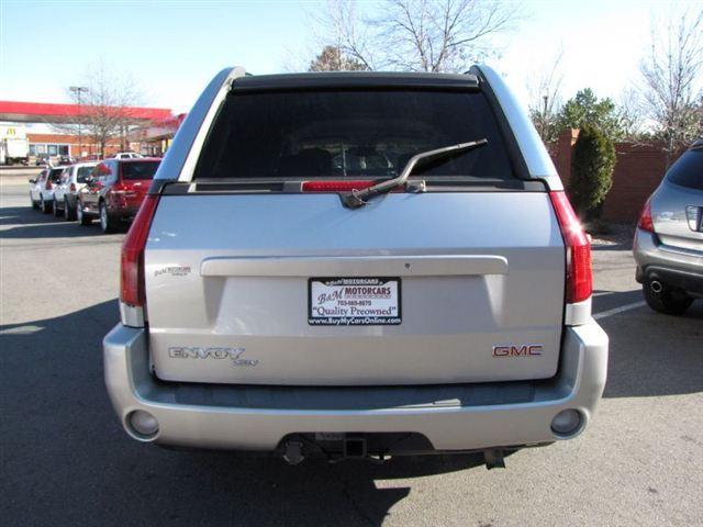 GMC Envoy XUV 2005 photo 3