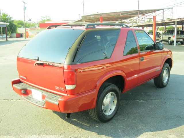 GMC Jimmy 2001 photo 2