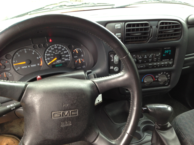 GMC Jimmy 2001 photo 1