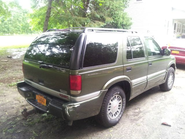 GMC Jimmy 2001 photo 2