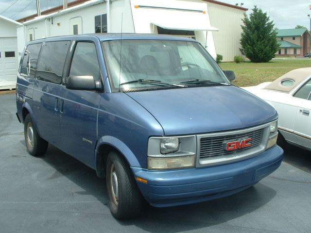 GMC Safari 1996 photo 3