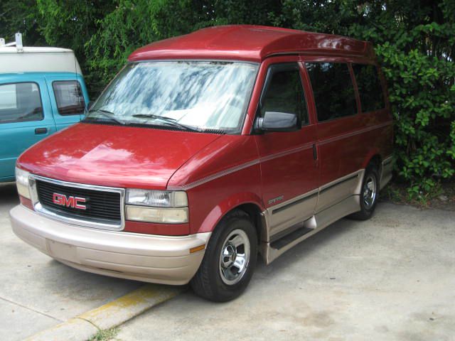 GMC Safari 1998 photo 3