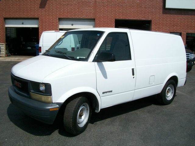 GMC Safari 1998 photo 1