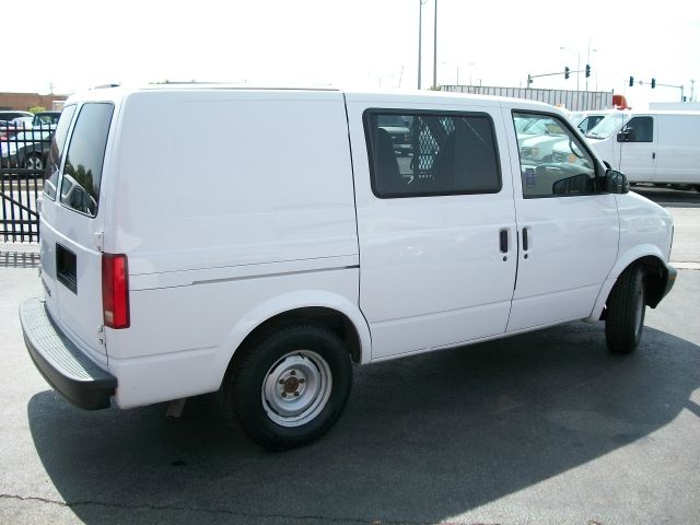 GMC Safari 1998 photo 14