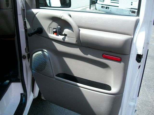 GMC Safari 1998 photo 3