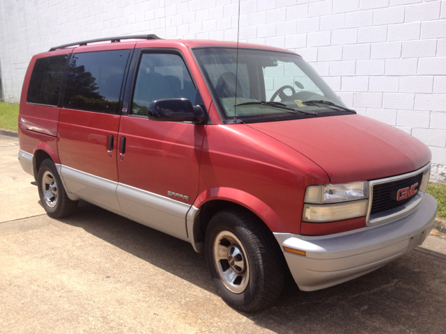 GMC Safari 1999 photo 1