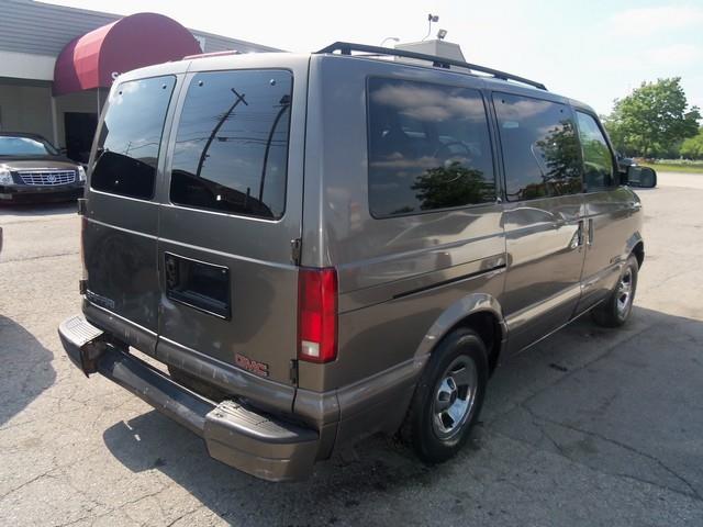 GMC Safari 1999 photo 3