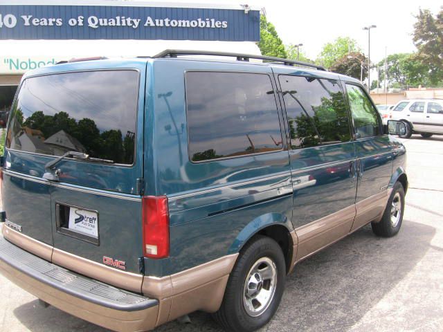 GMC Safari FX35 AWD MiniVan