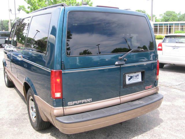 GMC Safari 1999 photo 6