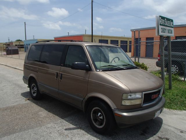 GMC Safari 1999 photo 1