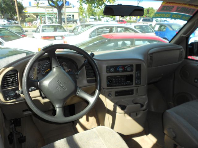 GMC Safari FX35 AWD MiniVan