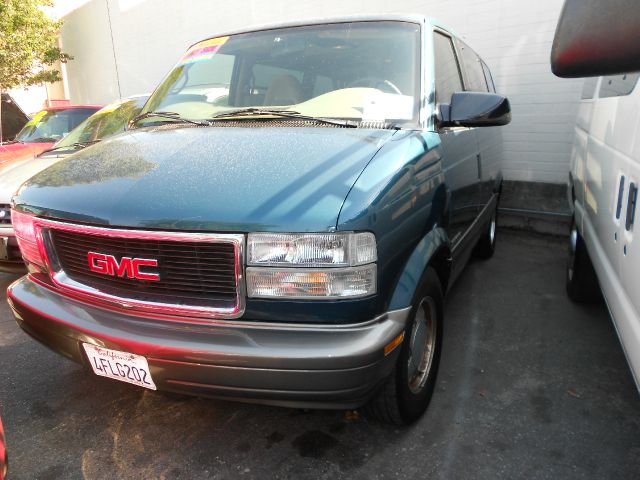 GMC Safari 1999 photo 2