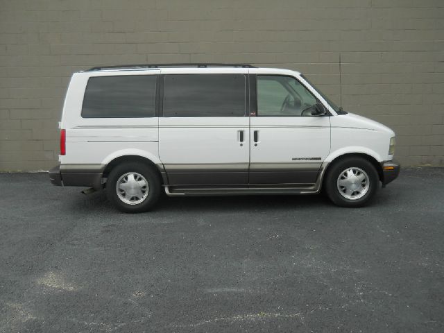 GMC Safari 2000 photo 11