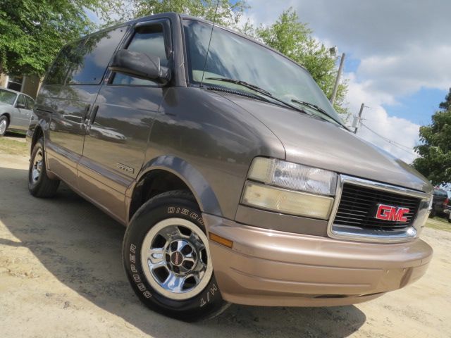 GMC Safari 2000 photo 2