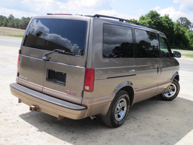 GMC Safari 2000 photo 22