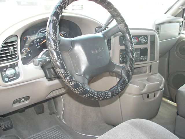 GMC Safari 2001 photo 15