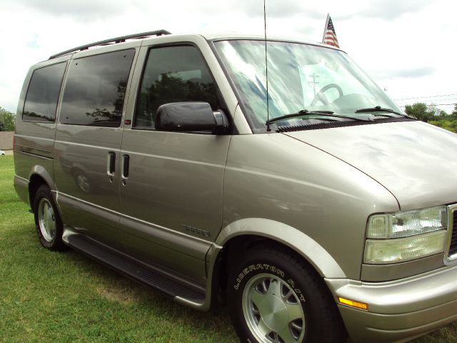 GMC Safari 2002 photo 7