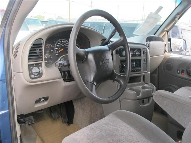 GMC Safari 2004 photo 1