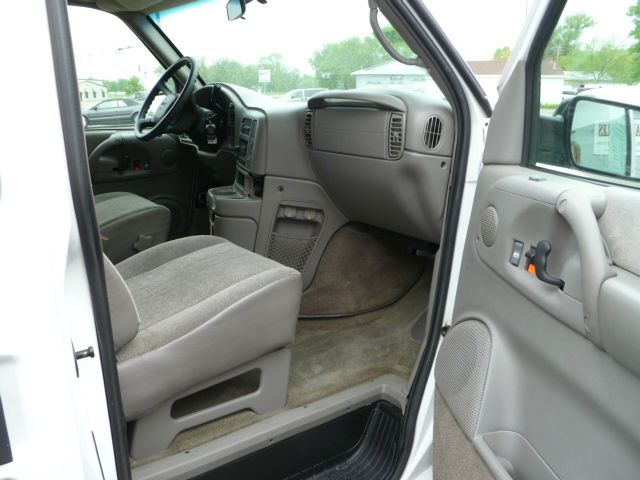 GMC Safari 2004 photo 13