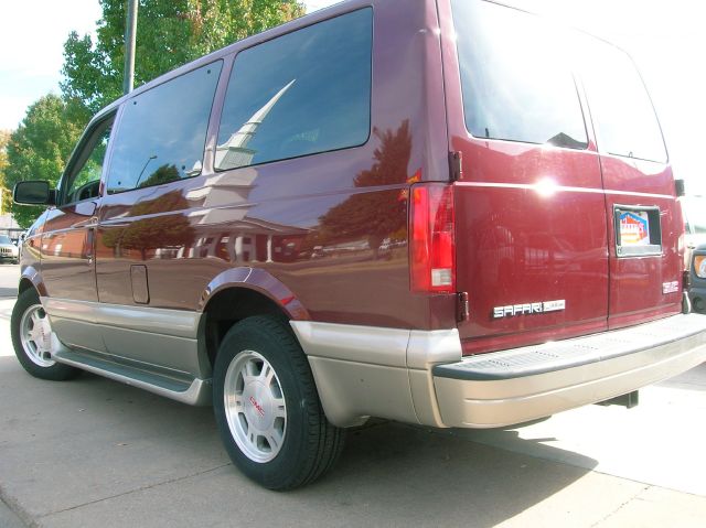 GMC Safari 2005 photo 1