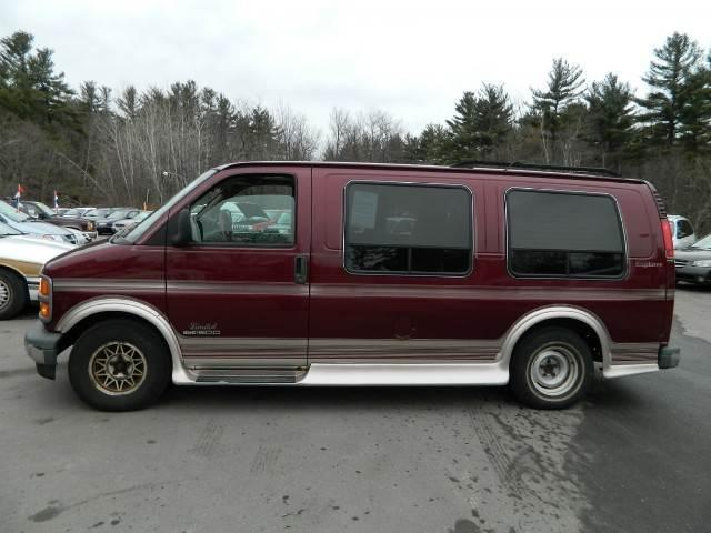 GMC Savana 1997 photo 2