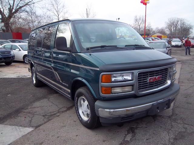 GMC Savana XLT 4X4 Crew Passenger Van