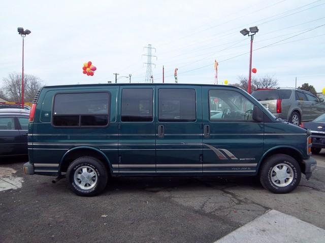 GMC Savana 1997 photo 3