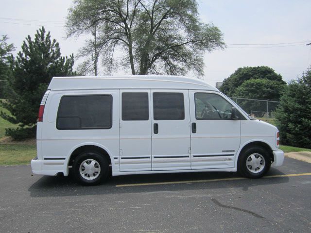 GMC Savana 1999 photo 3