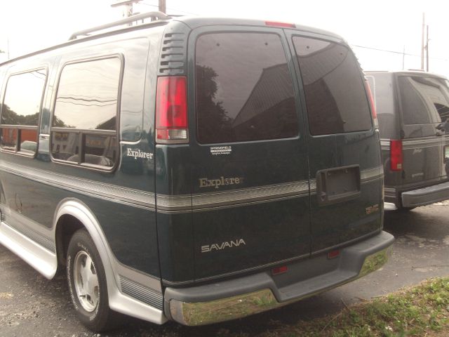 GMC Savana 1999 photo 1