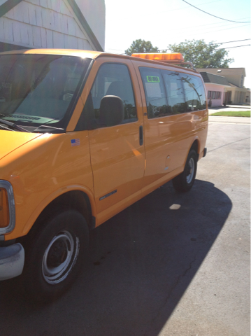 GMC Savana 1999 photo 1