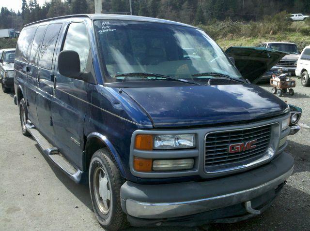 GMC Savana 2000 photo 2