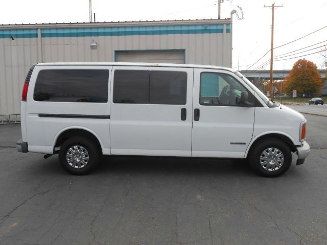 GMC Savana 2000 photo 10