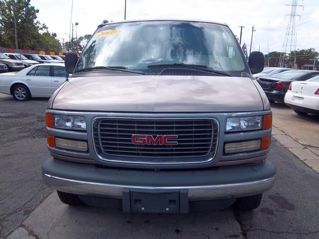 GMC Savana 2000 photo 1