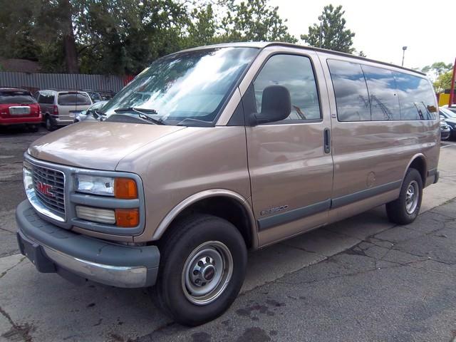 GMC Savana 2000 photo 2